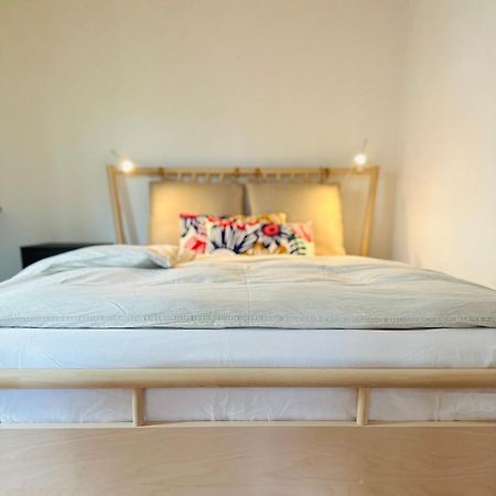 B17 Two Bed Apartment West Town 布拉河畔的海登海姆 外观 照片